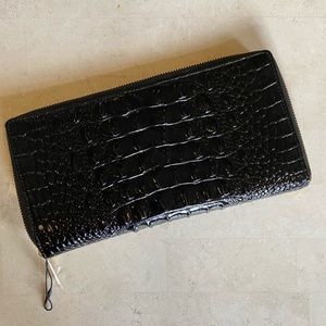 Brand New, Never used Brahmin Wallet Skyler style